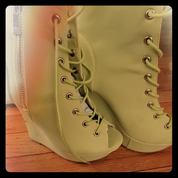 Shoes - Picture 1 of 4